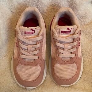 Toddler girls Puma sneakers in like new condition